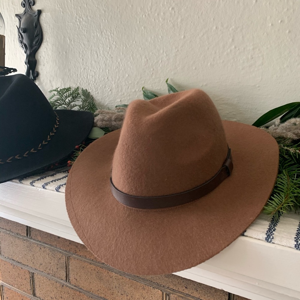 Pack of Cute Felt Hats for Winter! - Picture 4 of 7